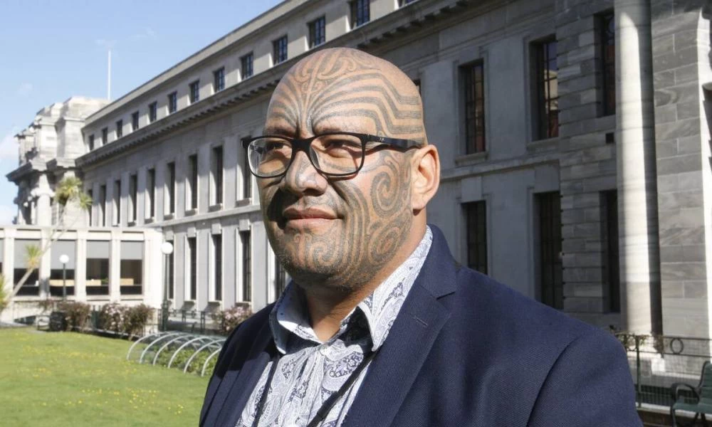 Χόρεψε μέσα στην βουλή της Νέας Ζηλανδίας και τον απέβαλαν